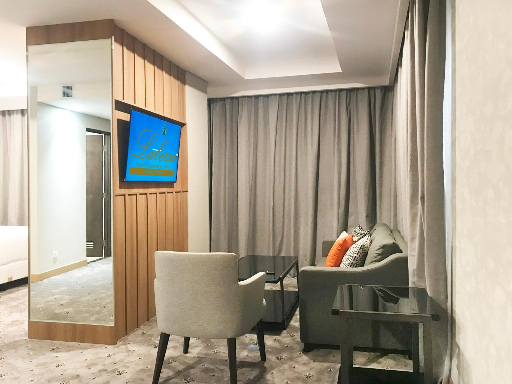 Sinapuran Labersa Hotel & Convention Center Samosir מראה חיצוני תמונה
